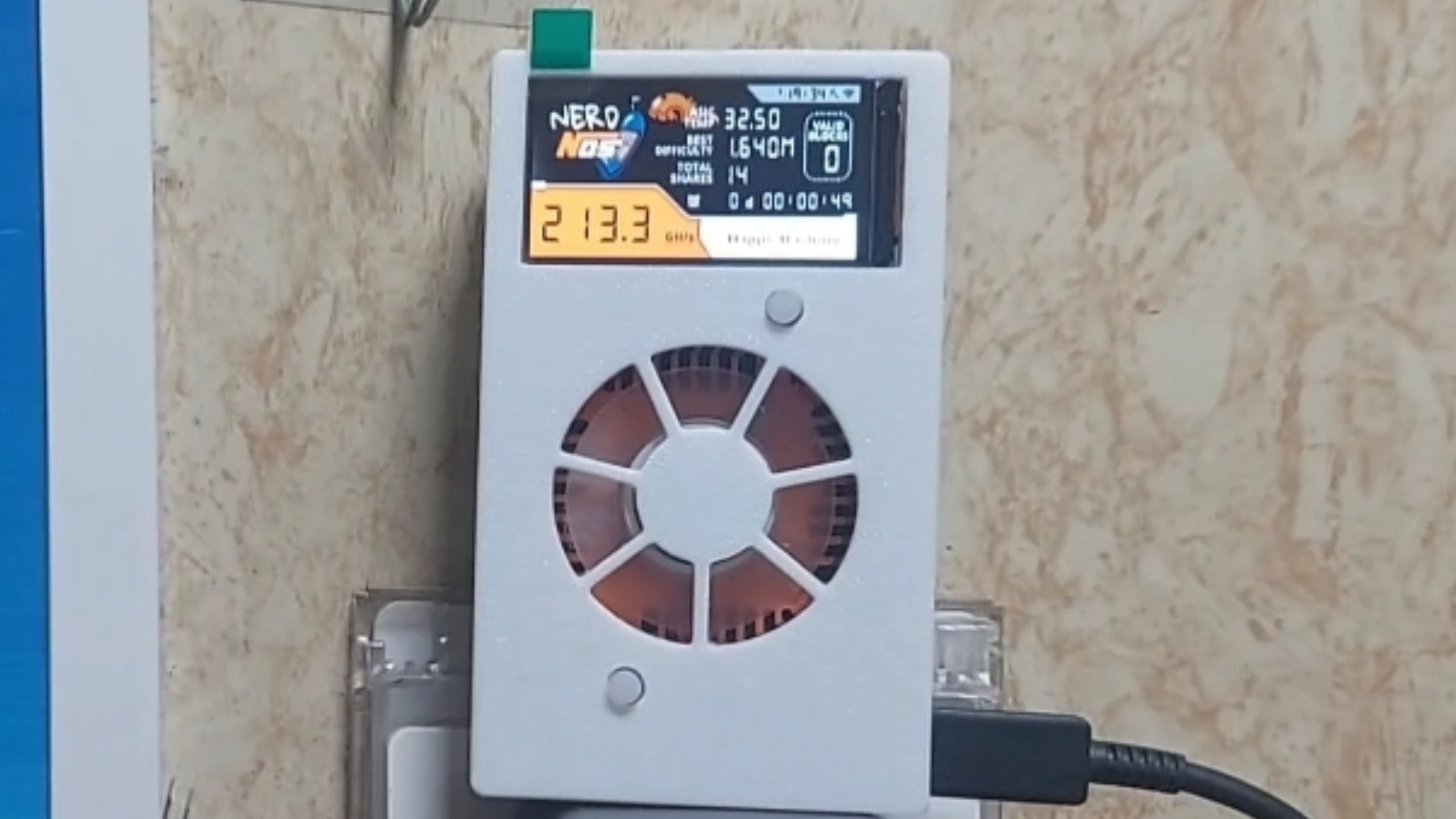 用公共厕所的电挖比特币 粪坑竟然有200G以上的算力