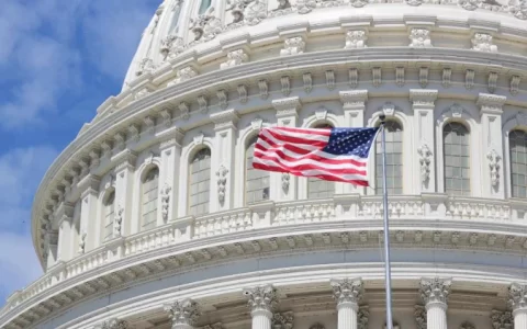 lummis は CIA 請求書を Senate にプッシュしました